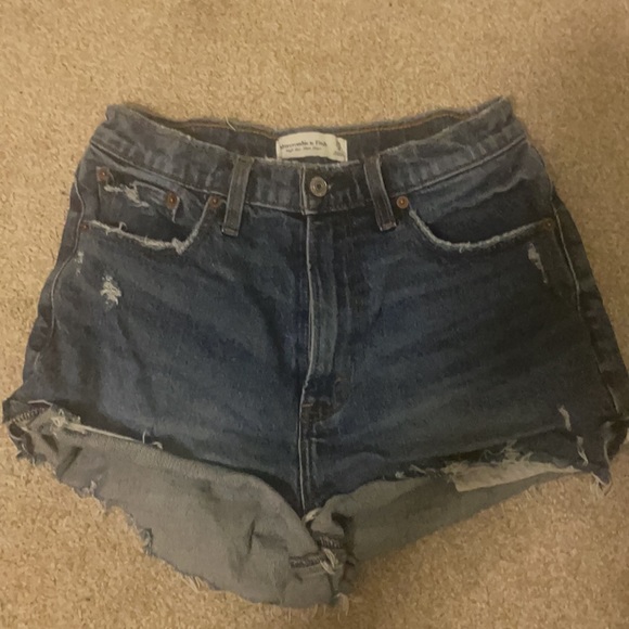 NWOT! A&F high rise mom short - Picture 2 of 5
